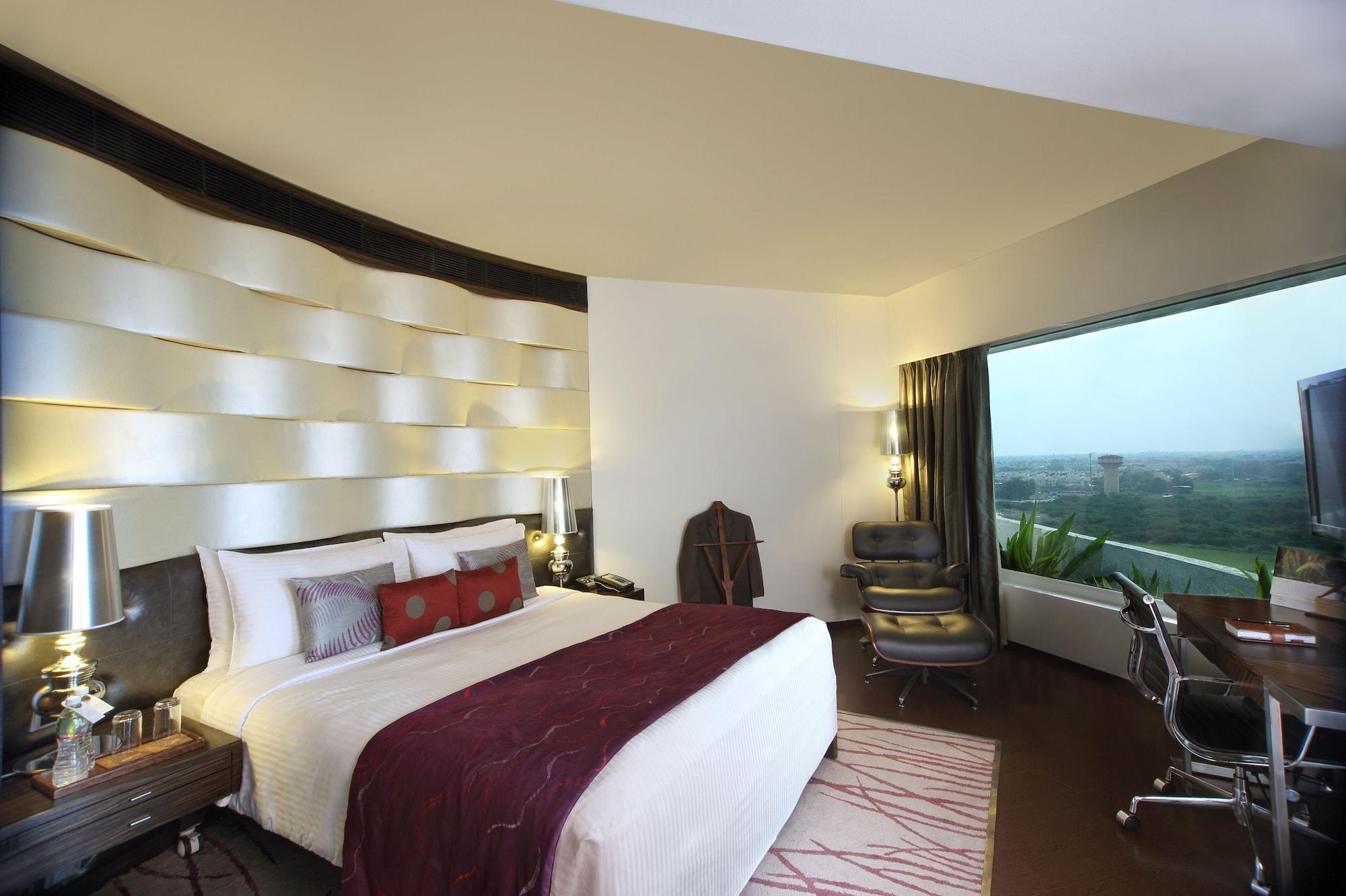 Fortune Select Sg Highway, Ahmedabad - Member Itc Hotels' Group Extérieur photo