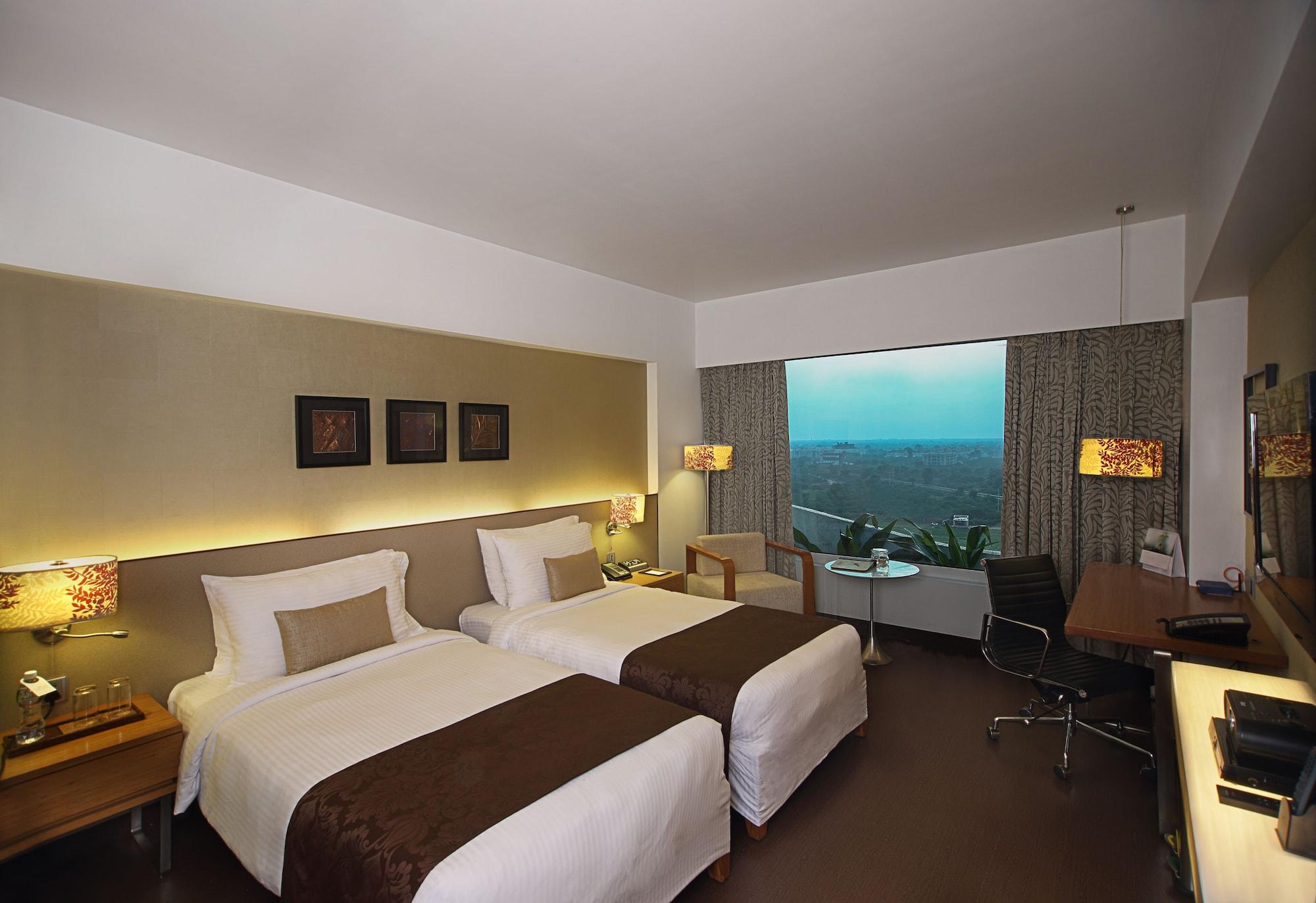 Fortune Select Sg Highway, Ahmedabad - Member Itc Hotels' Group Extérieur photo