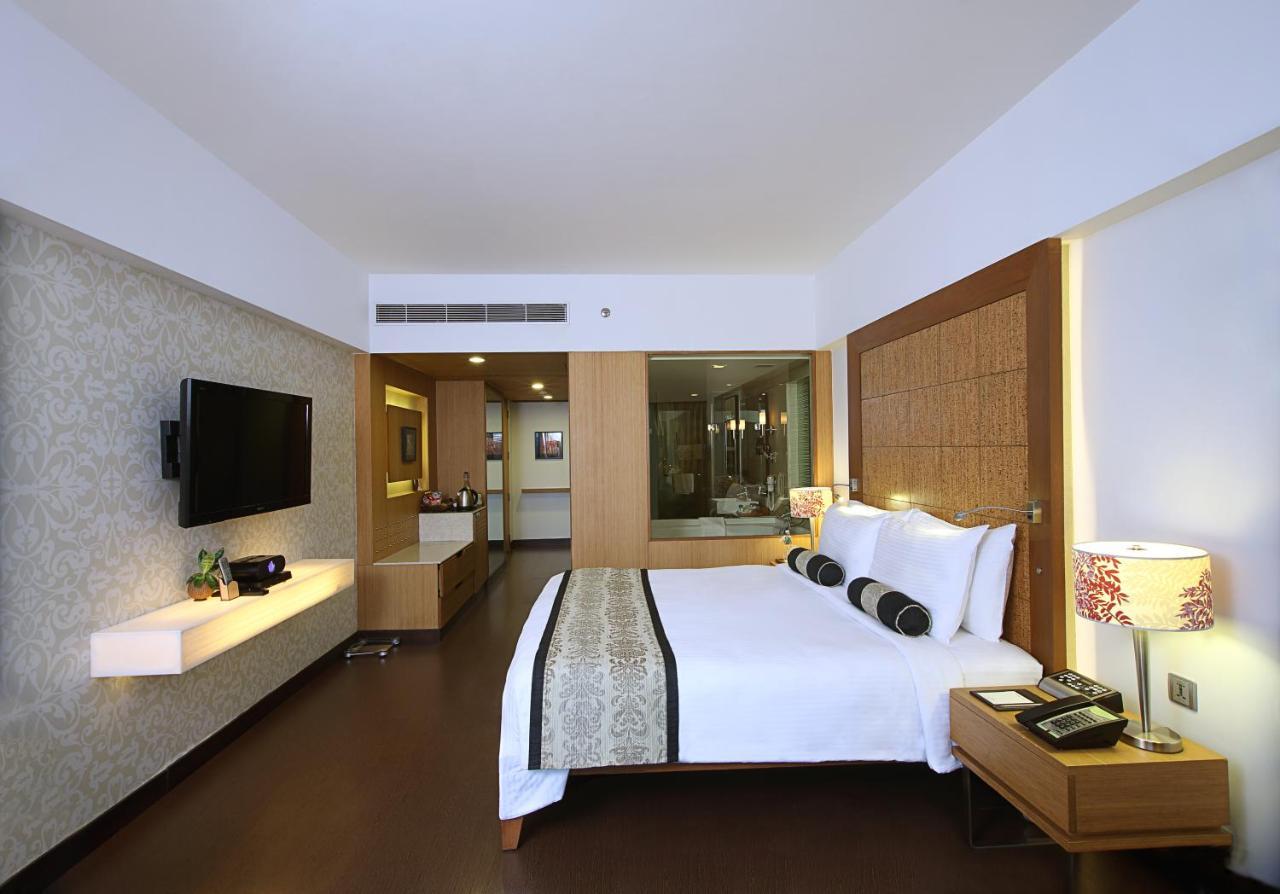 Fortune Select Sg Highway, Ahmedabad - Member Itc Hotels' Group Extérieur photo