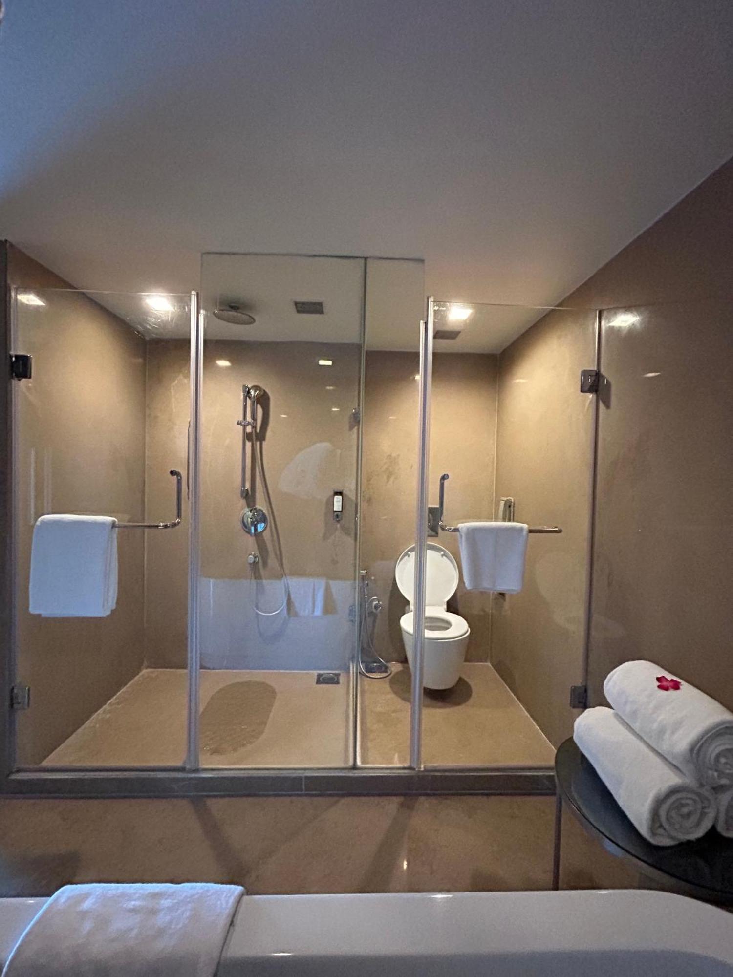Fortune Select Sg Highway, Ahmedabad - Member Itc Hotels' Group Extérieur photo