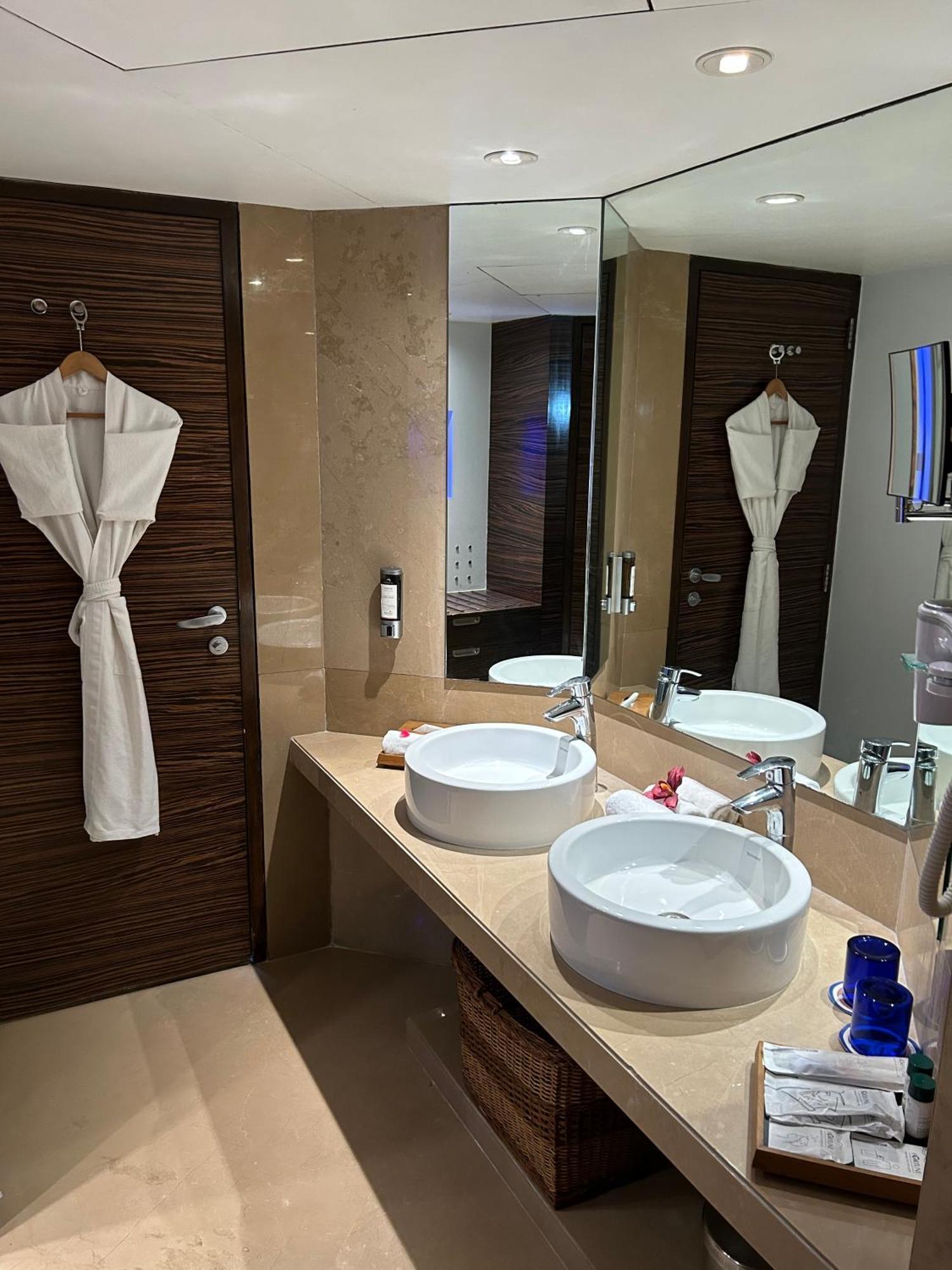 Fortune Select Sg Highway, Ahmedabad - Member Itc Hotels' Group Extérieur photo