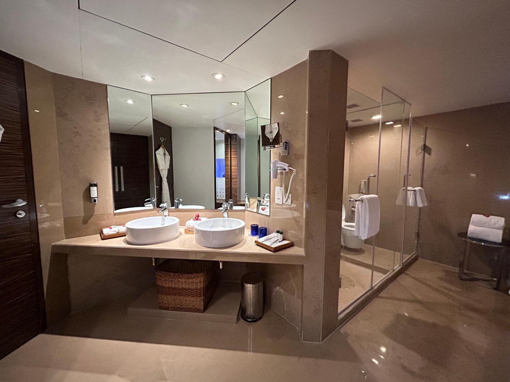 Fortune Select Sg Highway, Ahmedabad - Member Itc Hotels' Group Extérieur photo