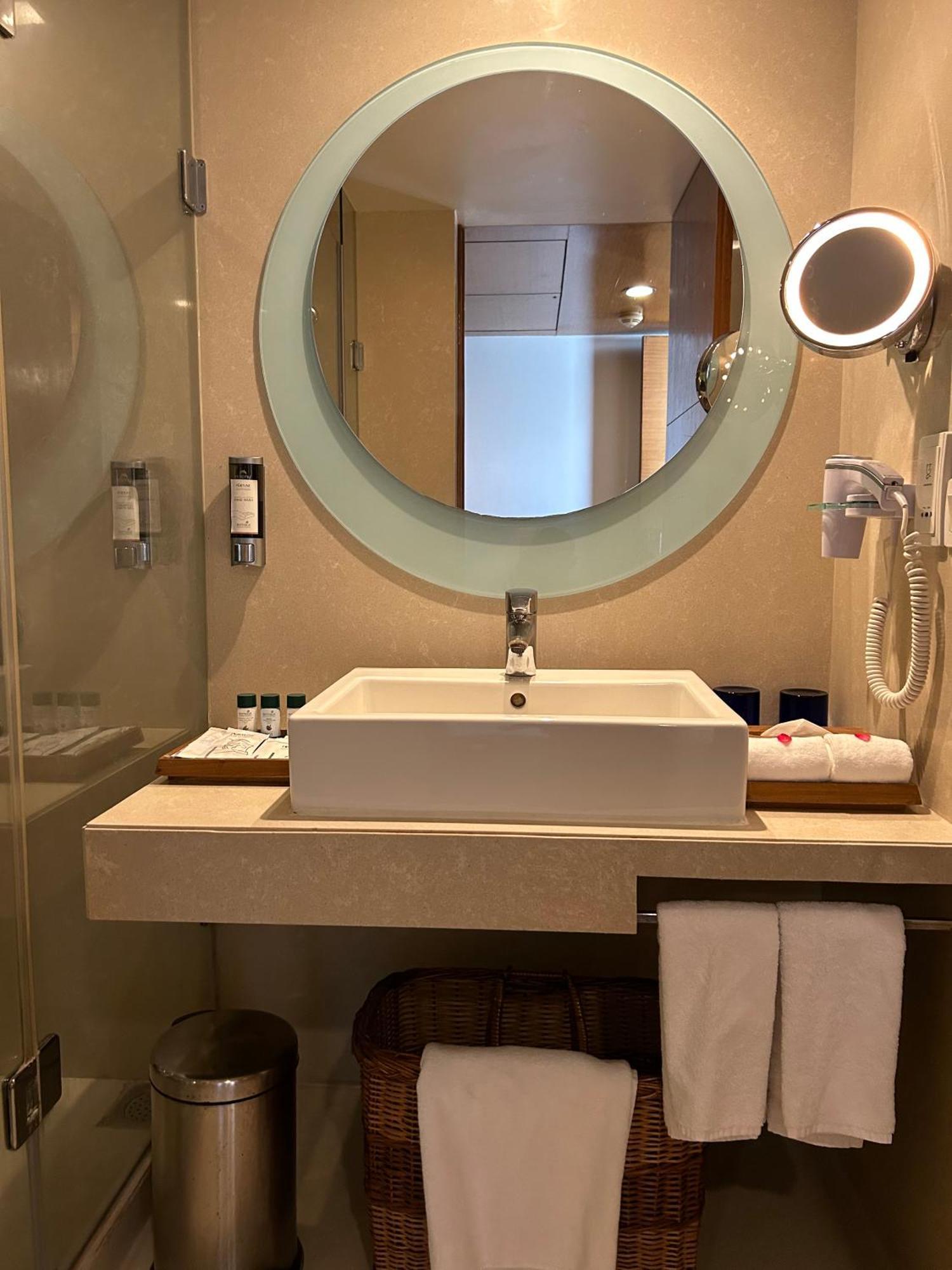 Fortune Select Sg Highway, Ahmedabad - Member Itc Hotels' Group Extérieur photo