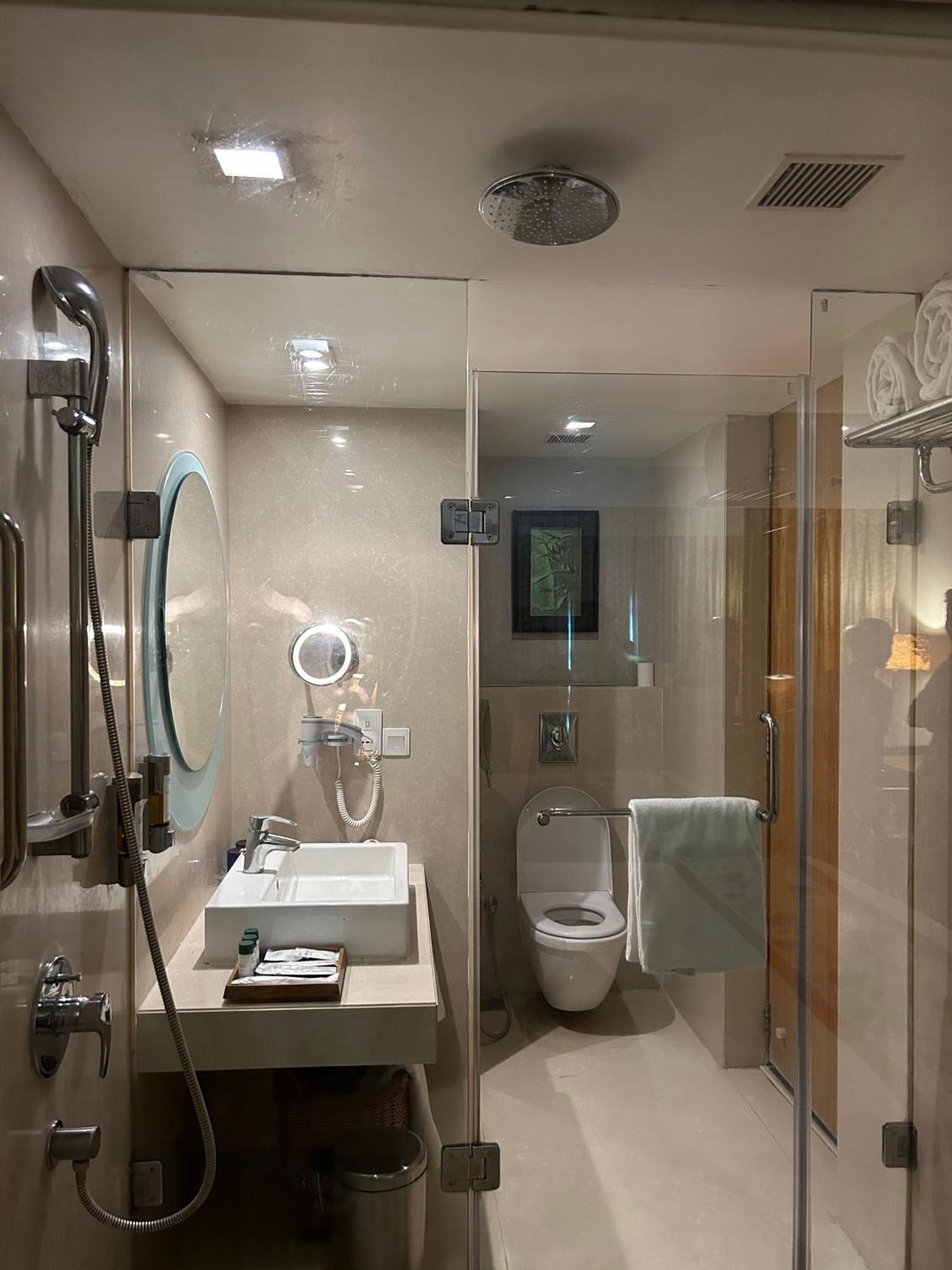 Fortune Select Sg Highway, Ahmedabad - Member Itc Hotels' Group Extérieur photo