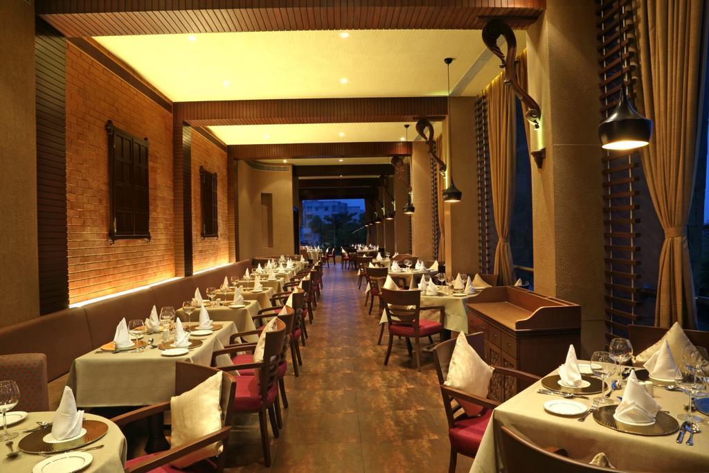 Fortune Select Sg Highway, Ahmedabad - Member Itc Hotels' Group Extérieur photo