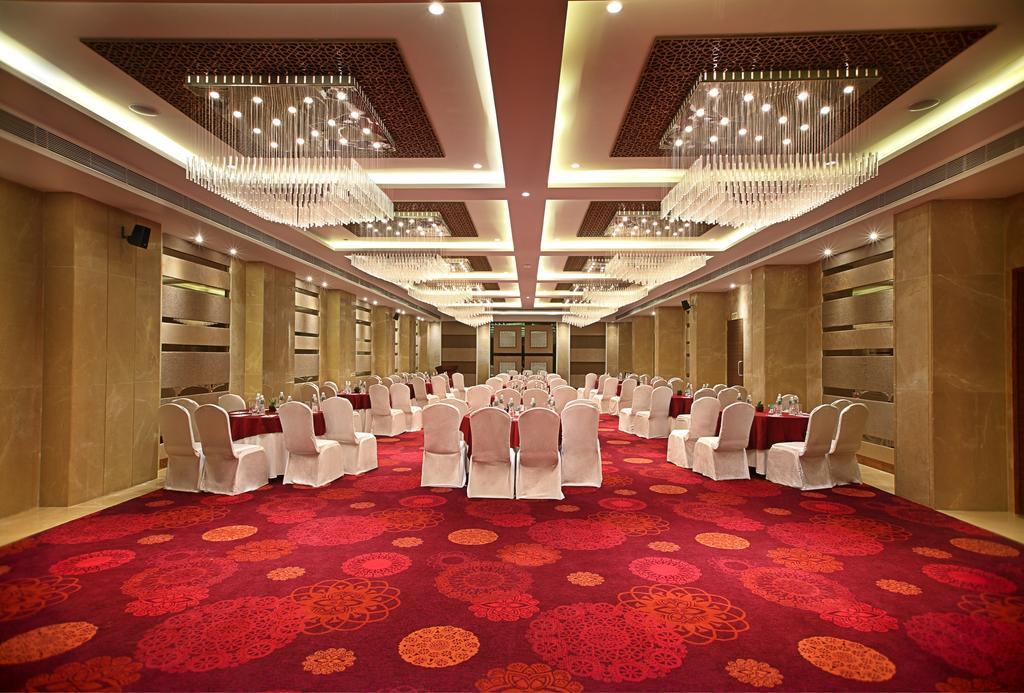Fortune Select Sg Highway, Ahmedabad - Member Itc Hotels' Group Extérieur photo