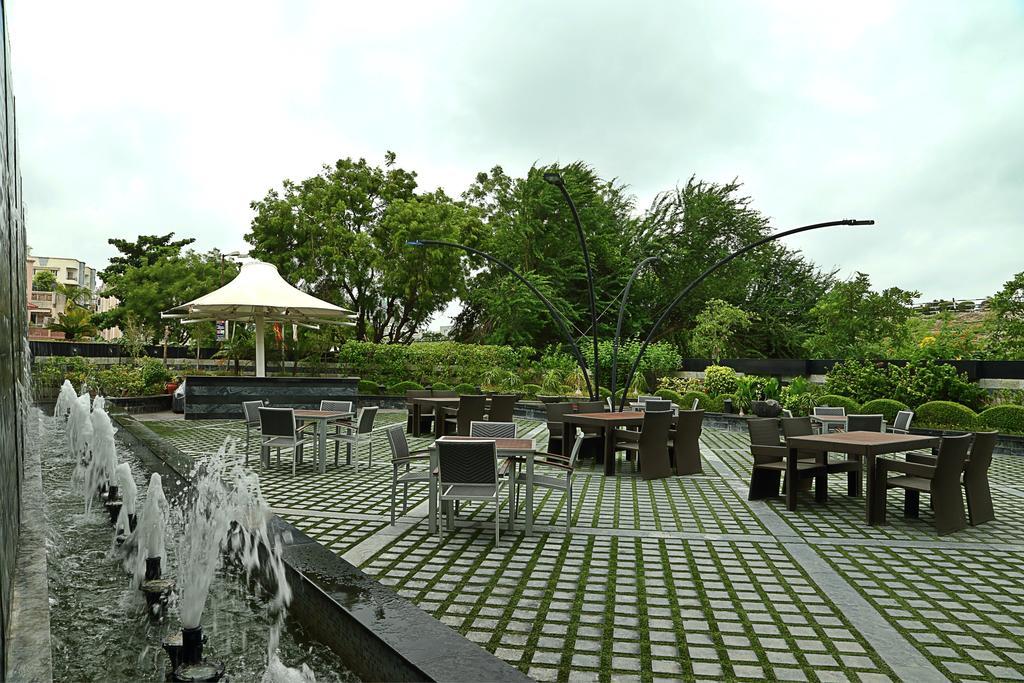 Fortune Select Sg Highway, Ahmedabad - Member Itc Hotels' Group Extérieur photo