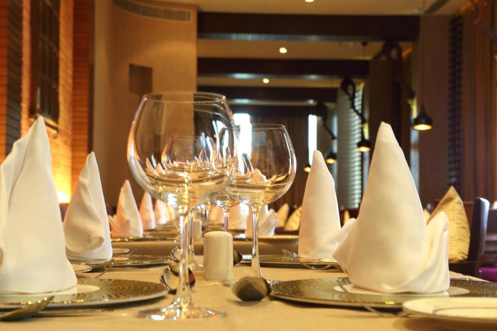 Fortune Select Sg Highway, Ahmedabad - Member Itc Hotels' Group Extérieur photo