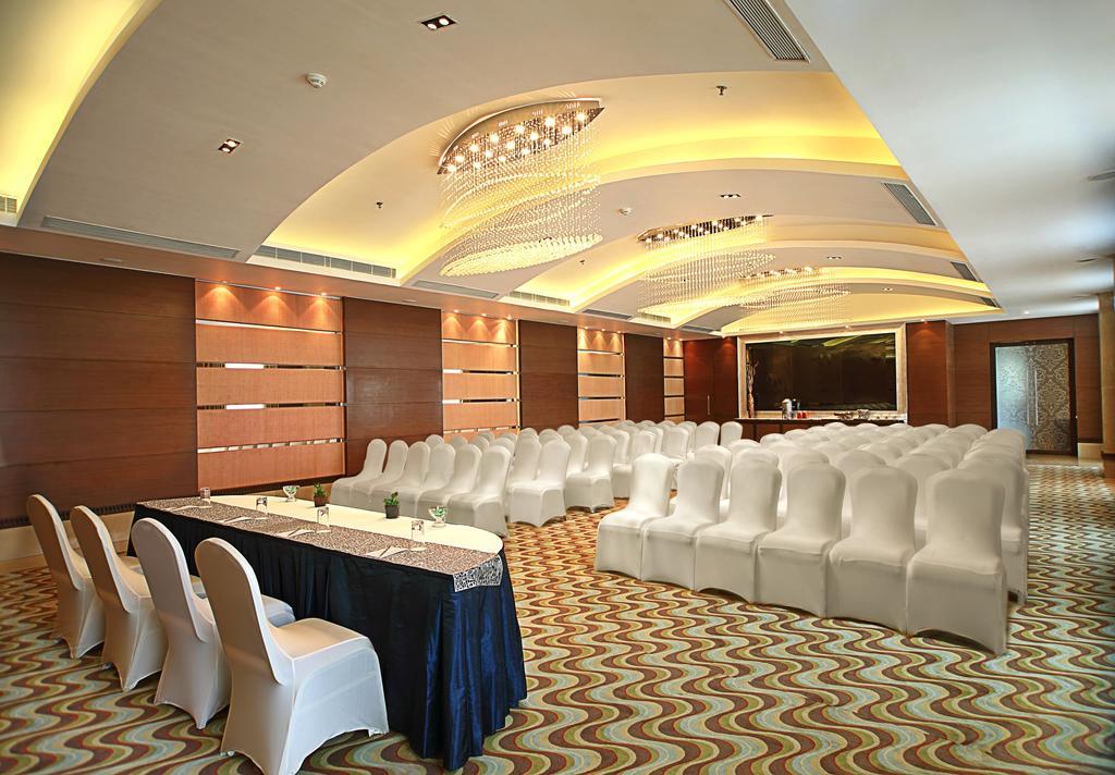Fortune Select Sg Highway, Ahmedabad - Member Itc Hotels' Group Extérieur photo