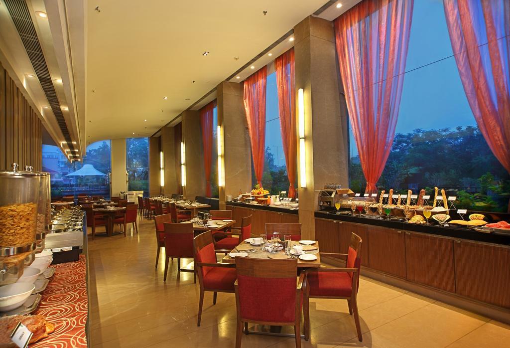 Fortune Select Sg Highway, Ahmedabad - Member Itc Hotels' Group Extérieur photo