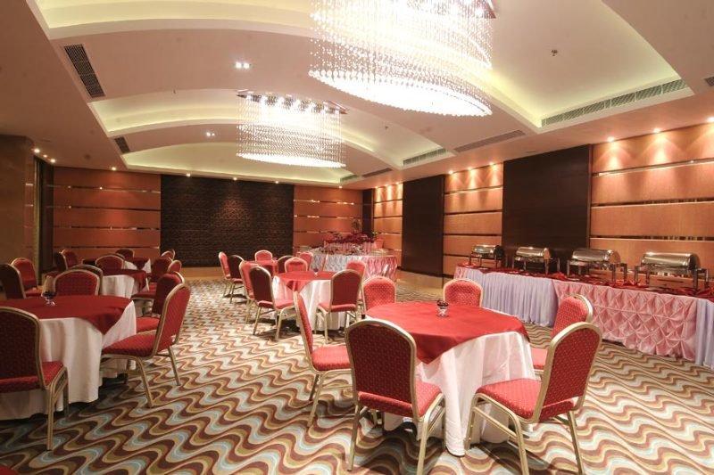 Fortune Select Sg Highway, Ahmedabad - Member Itc Hotels' Group Extérieur photo