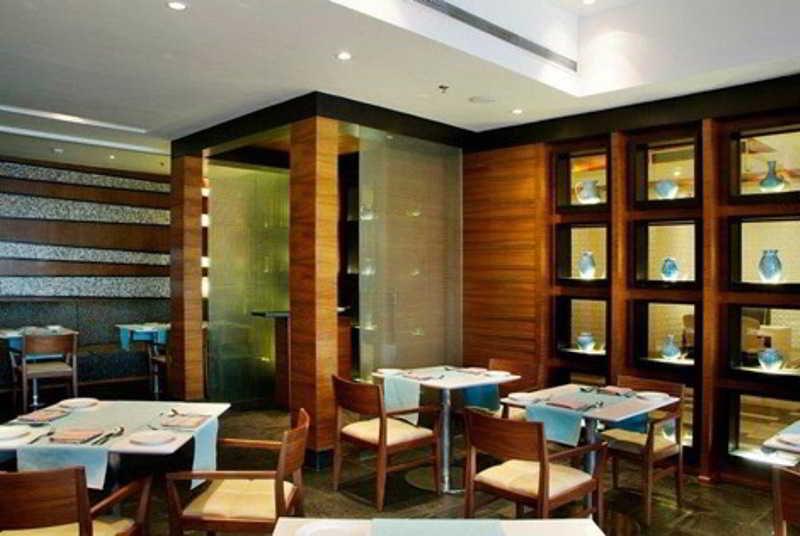Fortune Select Sg Highway, Ahmedabad - Member Itc Hotels' Group Extérieur photo