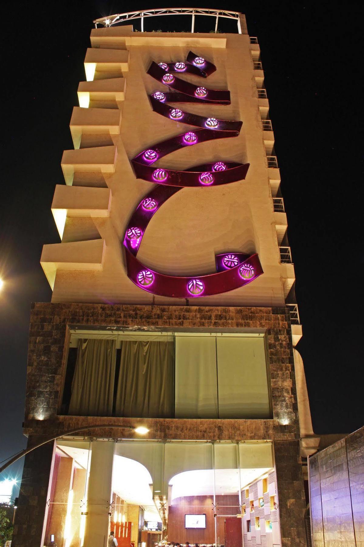 Fortune Select Sg Highway, Ahmedabad - Member Itc Hotels' Group Extérieur photo