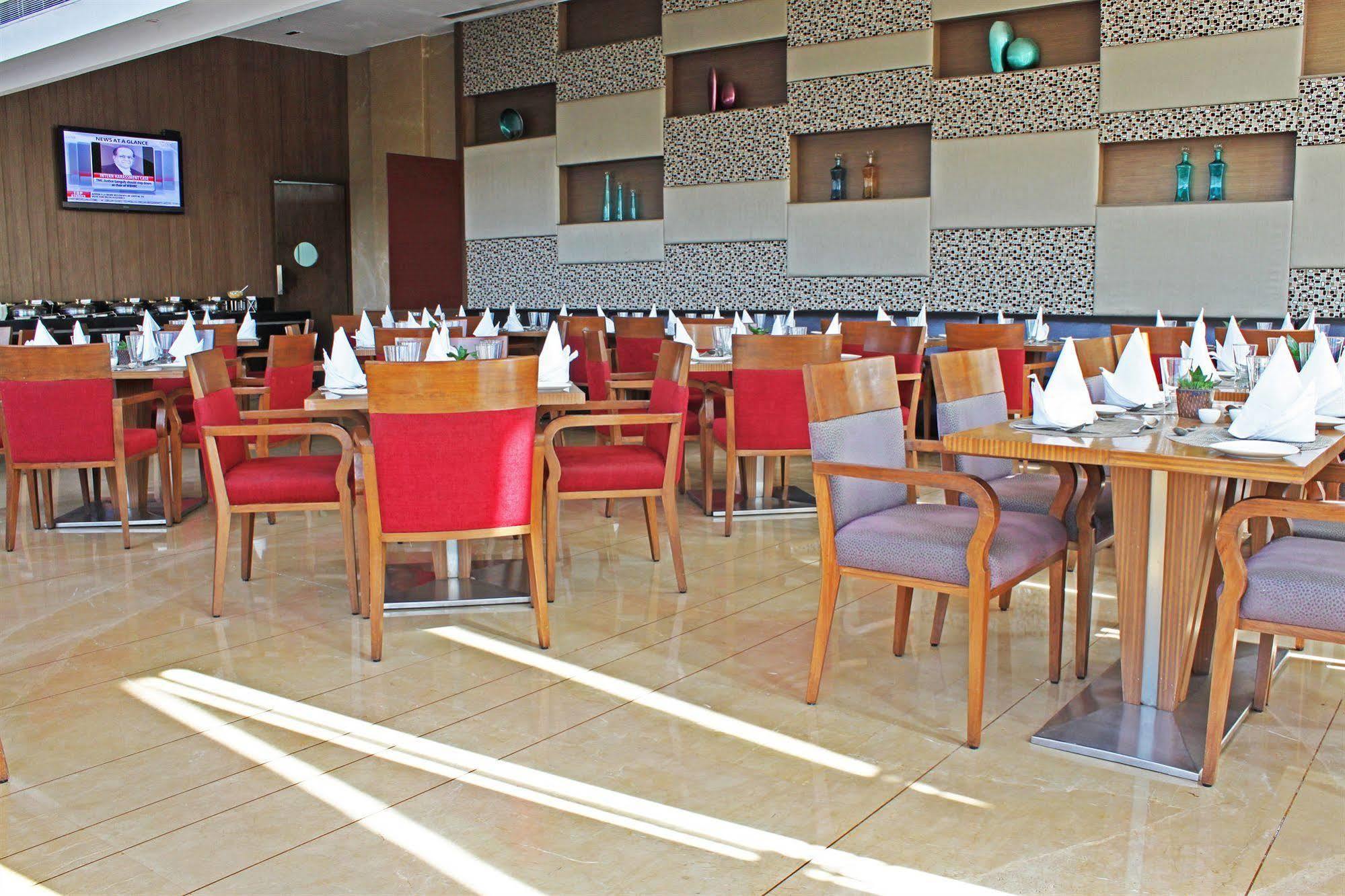 Fortune Select Sg Highway, Ahmedabad - Member Itc Hotels' Group Extérieur photo