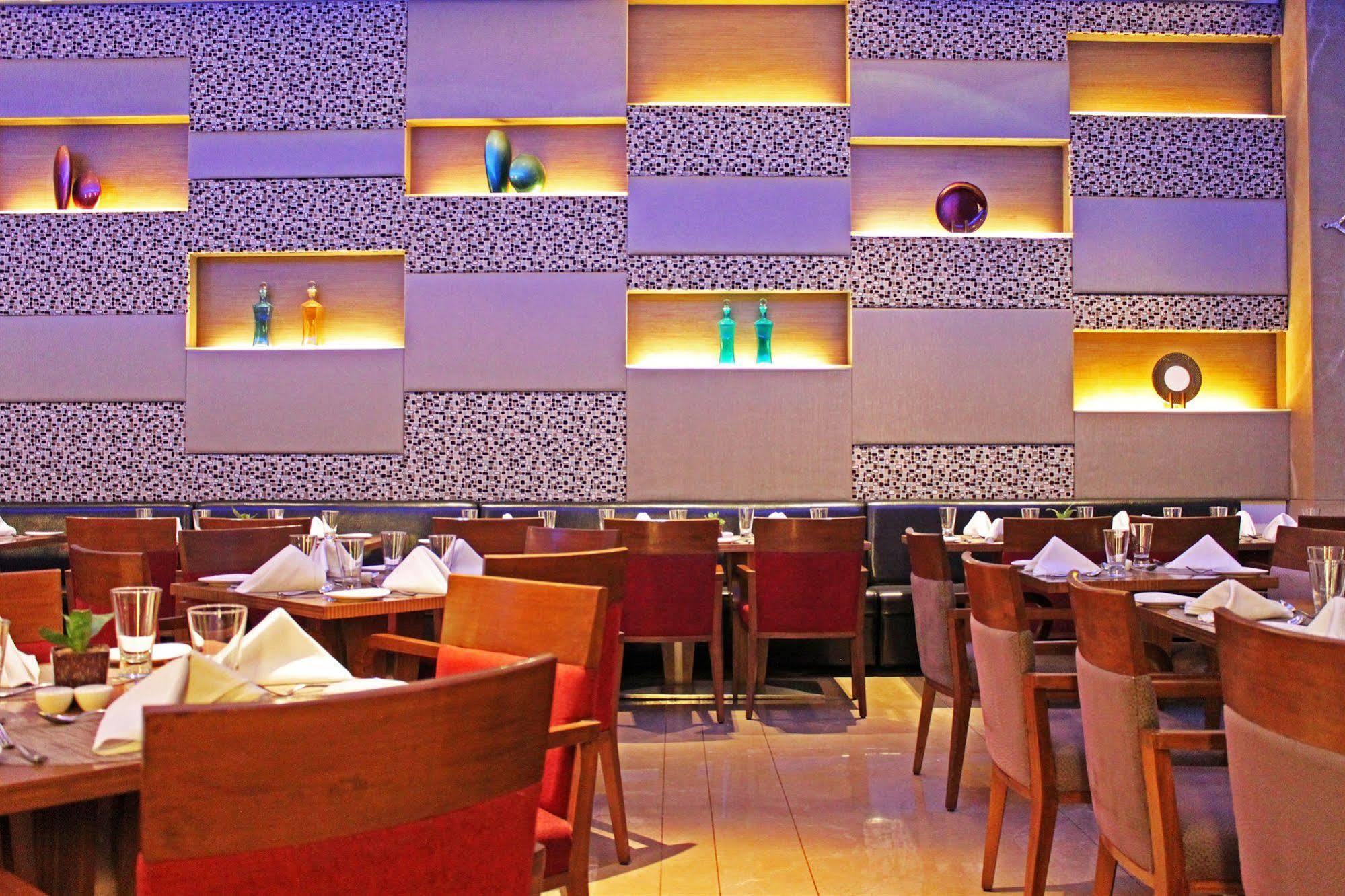 Fortune Select Sg Highway, Ahmedabad - Member Itc Hotels' Group Extérieur photo