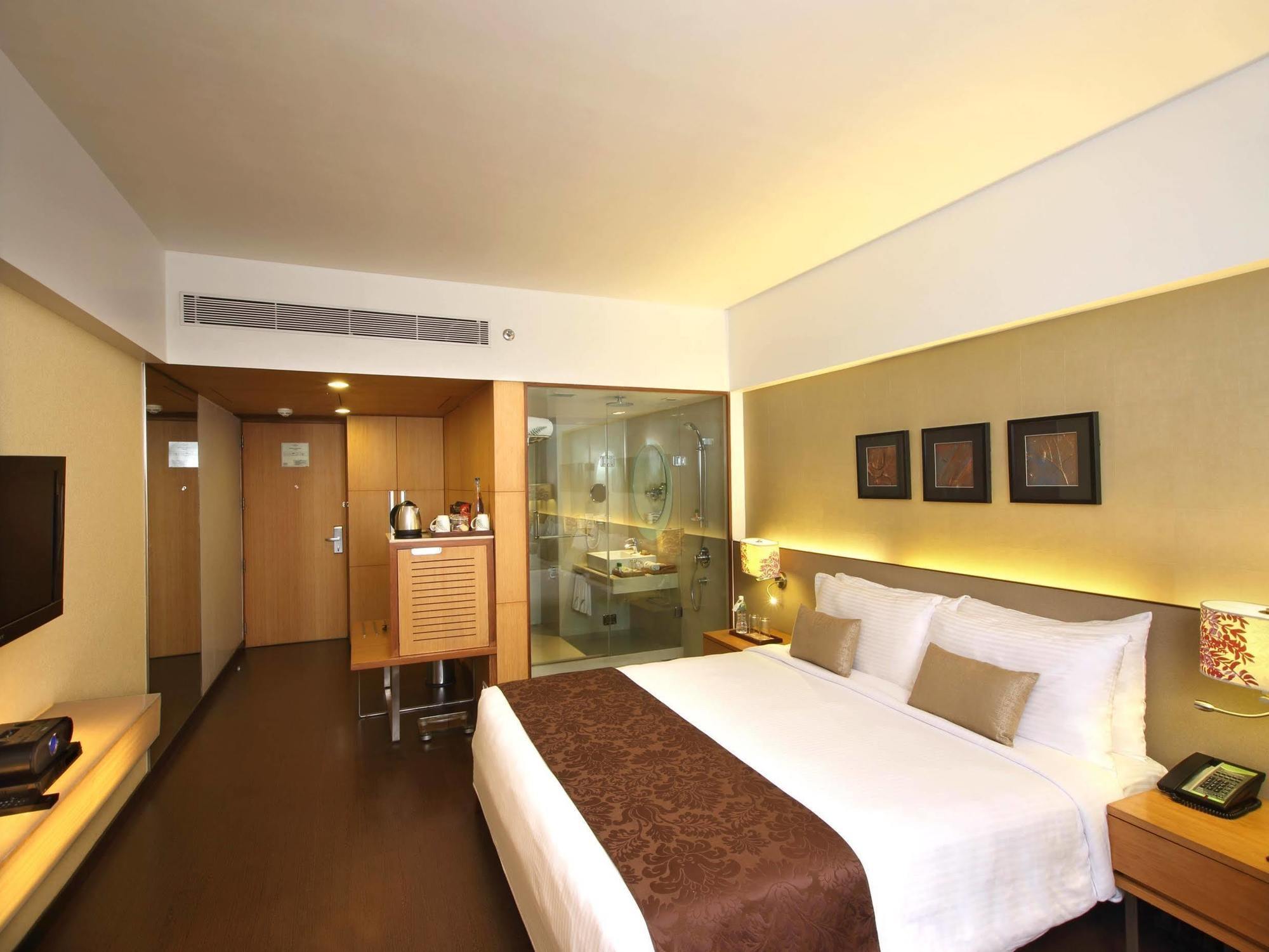 Fortune Select Sg Highway, Ahmedabad - Member Itc Hotels' Group Extérieur photo