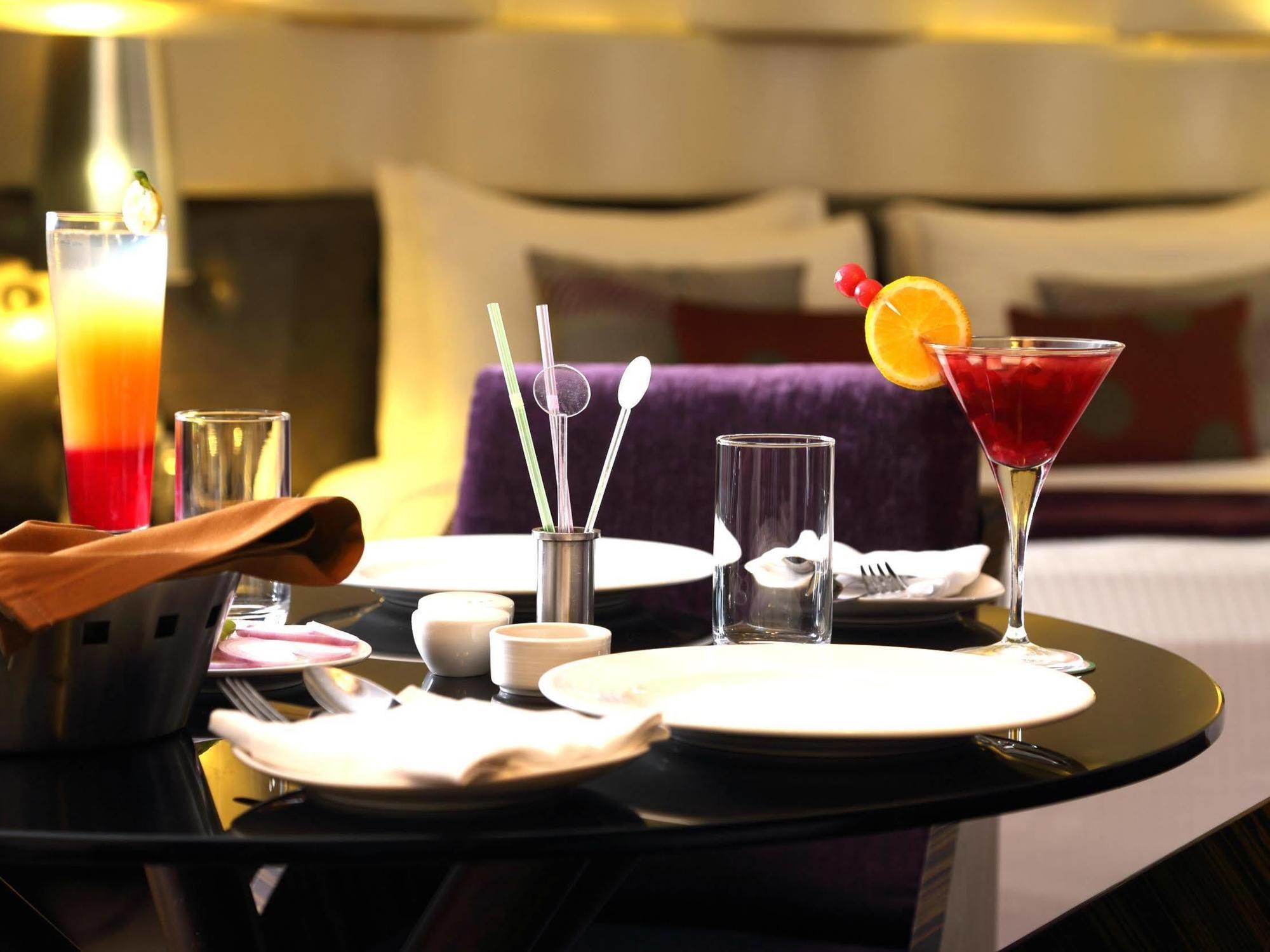Fortune Select Sg Highway, Ahmedabad - Member Itc Hotels' Group Extérieur photo