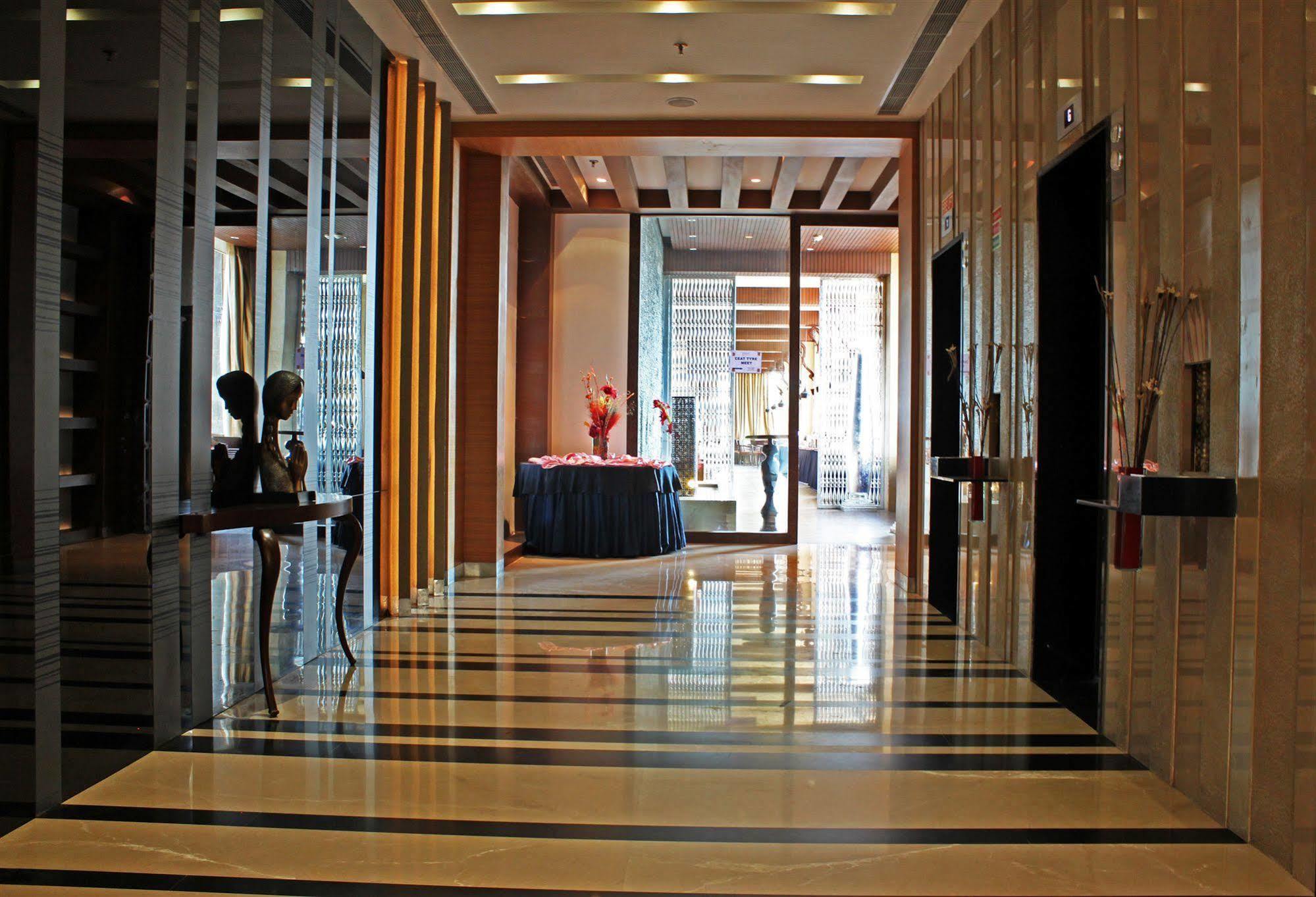 Fortune Select Sg Highway, Ahmedabad - Member Itc Hotels' Group Extérieur photo