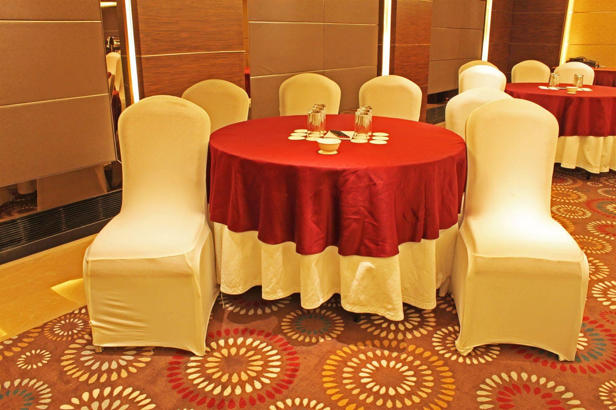 Fortune Select Sg Highway, Ahmedabad - Member Itc Hotels' Group Extérieur photo