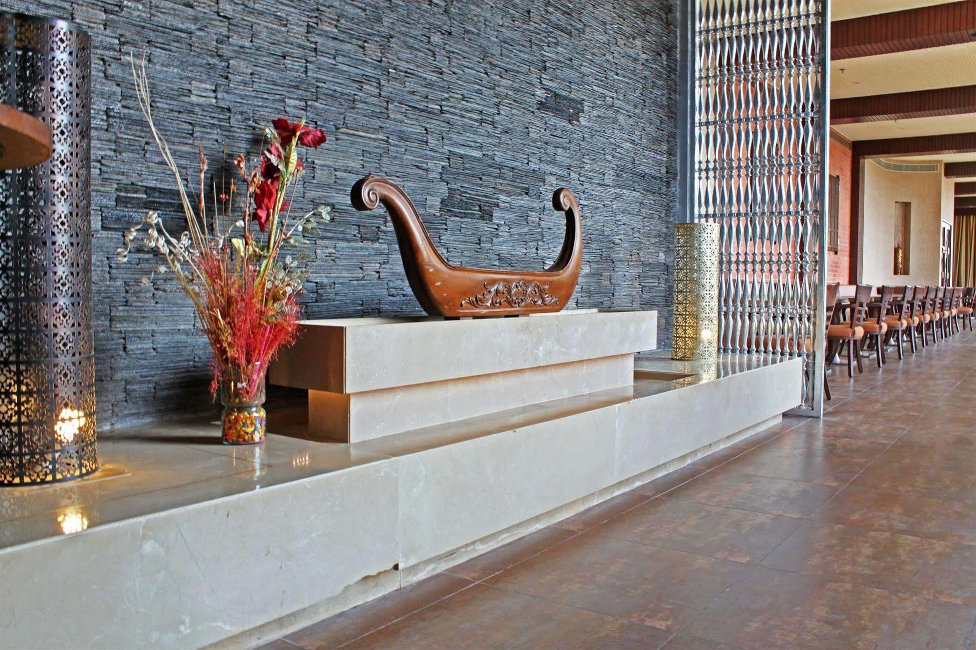Fortune Select Sg Highway, Ahmedabad - Member Itc Hotels' Group Extérieur photo
